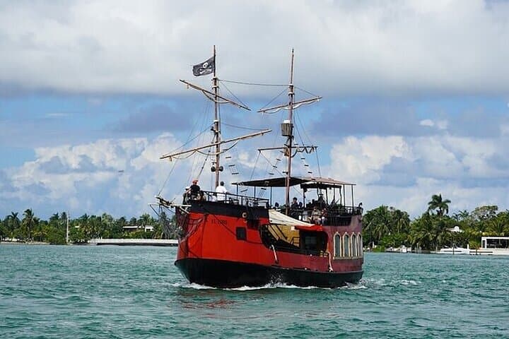 Miami Pirate Boat Tour: Skyline & Millionaire's Homes Biscayne Bay Sightseeing photo 4