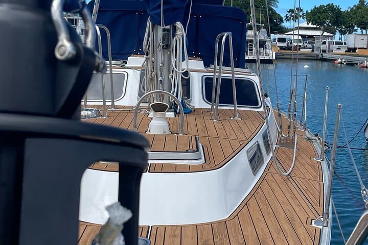 Private Luxury Sailboat Charters in Honolulu — Day Sails from Kewalo Basin photo 2