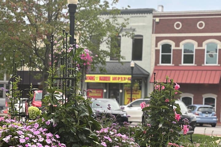Swanky Downtown Bentonville Walking Tour: Art, Eats, and Hidden Speakeasies photo 4