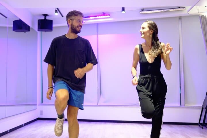 Tokyo Morning Shuffle: Dance Class & Breakfast with a TikTok Star