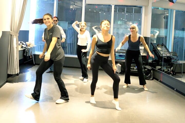 Tokyo Morning Shuffle: Dance Class & Breakfast with a TikTok Star photo 4