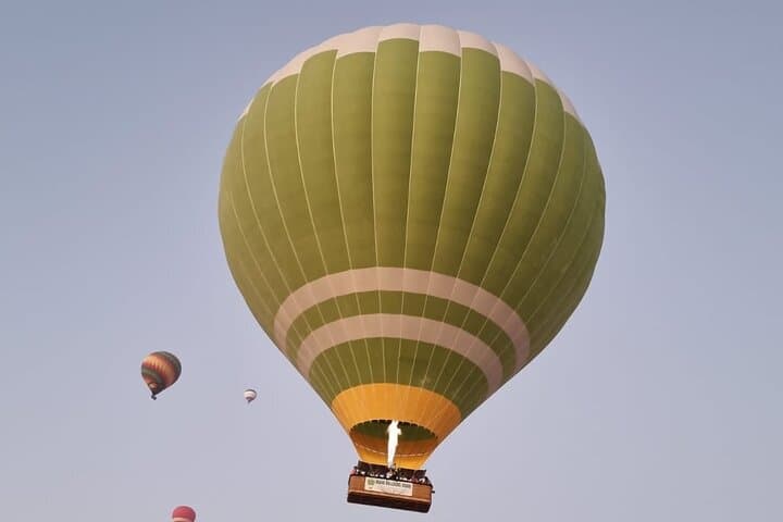 Dubai Desert Hot Air Balloon: Sunrise Flight Over Dunes (45–60 Min)