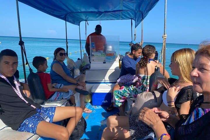 Roatán Snorkel, Wildlife and Rum Cake: West Bay Reef & Island Highlights photo 1