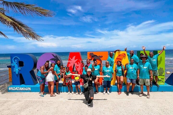 Roatán Snorkel, Wildlife and Rum Cake: West Bay Reef & Island Highlights photo 4