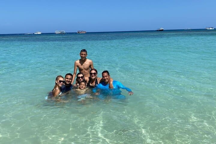 Roatán Snorkel, Wildlife and Rum Cake: West Bay Reef & Island Highlights photo 2