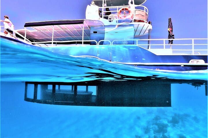 Bora Bora Private Underwater Excursion: Air-Conditioned Lagoon Cabin Experience photo 4