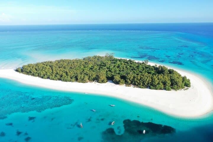 Mnemba Island Snorkeling: Swim with Dolphins at Zanzibar’s Mnemba Atoll photo 1