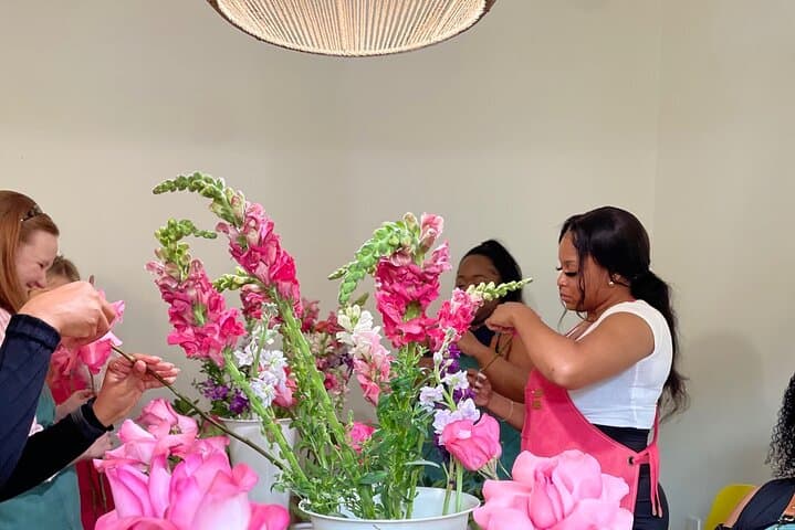 Bloom and Gather Houston Floral Workshop: Hands-On Sustainable Arrangement Class photo 3