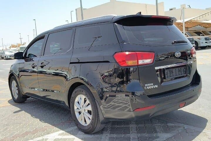 Private Chauffeur in Dubai: 7-Seater Car Service for Sightseeing & Transfers