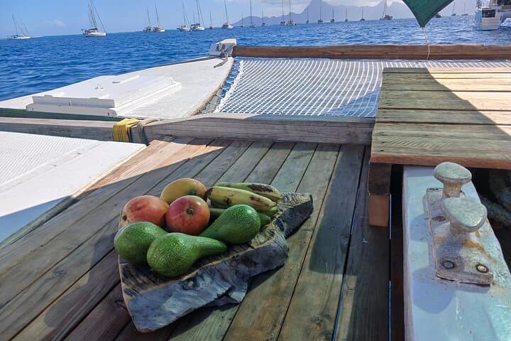 Private Half-Day Sailing on Tahiti's Blue Lagoon with Snorkeling and Wreck Dive