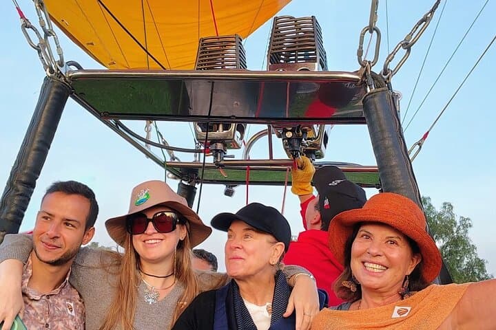 Dawn Balloon Flight Over Teotihuacan with Cave Breakfast and Archaeological Walk