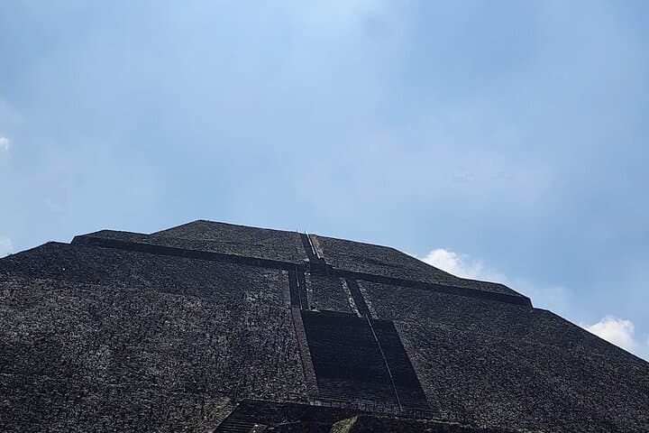 Dawn Balloon Flight Over Teotihuacan with Cave Breakfast and Archaeological Walk photo 3