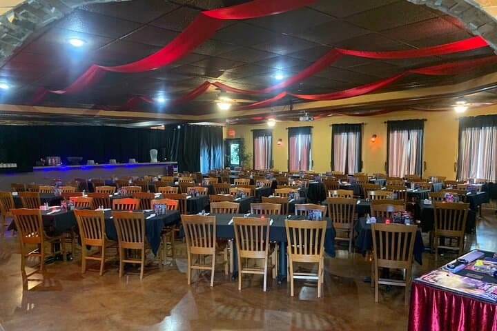 Branson Cabaret: Garry & Janine Magic & Comedy Dinner Show Guide photo 3