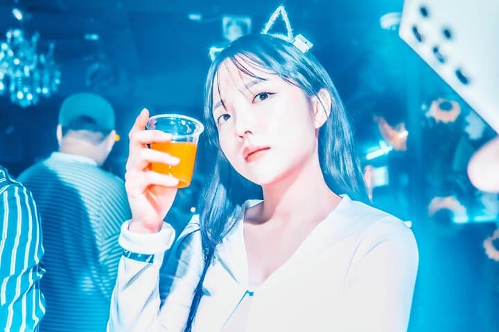 Itaewon Premium Pub Crawl: VIP Bottle Service & Skip-the-Line Nightlife in Seoul