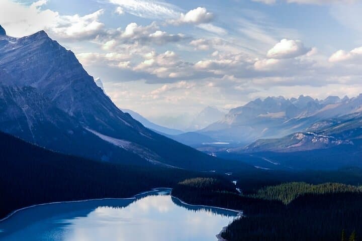 Banff Private Day Tour: Lake Louise, Moraine & Peyto Lake Highlights