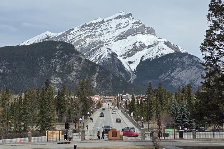 Private Banff Full-Day Guided Tour: Johnston Canyon, Sulphur Gondola & Banff Highlights