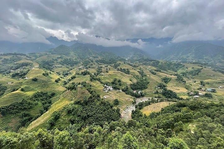 One-Day Sa Pa Tour: Villages, Rice Terraces & Waterfalls photo 3