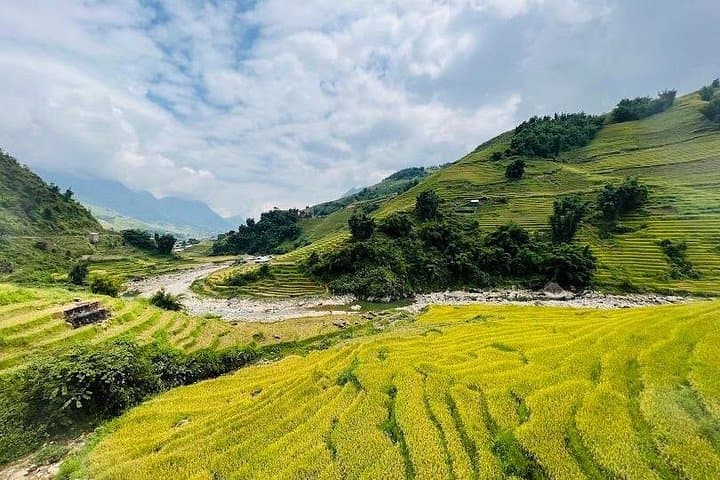 One-Day Sa Pa Tour: Villages, Rice Terraces & Waterfalls photo 2