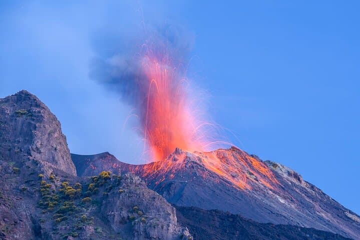 Sunset Hike to Stromboli’s 400m Summit: Sciara del Fuoco at Golden Hour