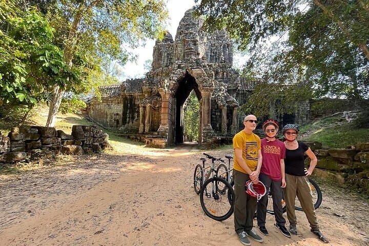 Cycling Angkor Wat: Full-Day Guided Temple Tour from Siem Reap