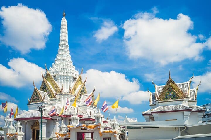 Kid-Friendly Bangkok Walking Tour: Sanam Luang, Temples & Amulet Market photo 5