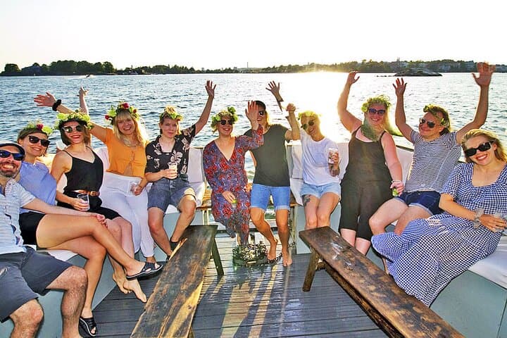 Helsinki Sauna & Sightseeing Cruise to Suomenlinna — Bathing, SUP and Harbor Views