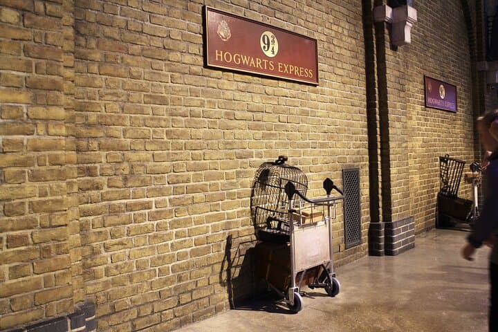 Private Harry Potter Filming Locations Tour in London (Luxury Vehicle) photo 3