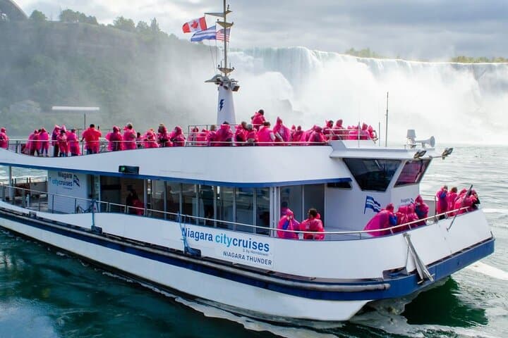 Up-Close Niagara Falls Boat Cruise & Guided Parkway Walk