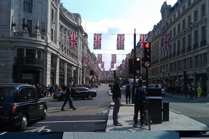 Private London Luxury Shopping Tour by Executive Car photo 3