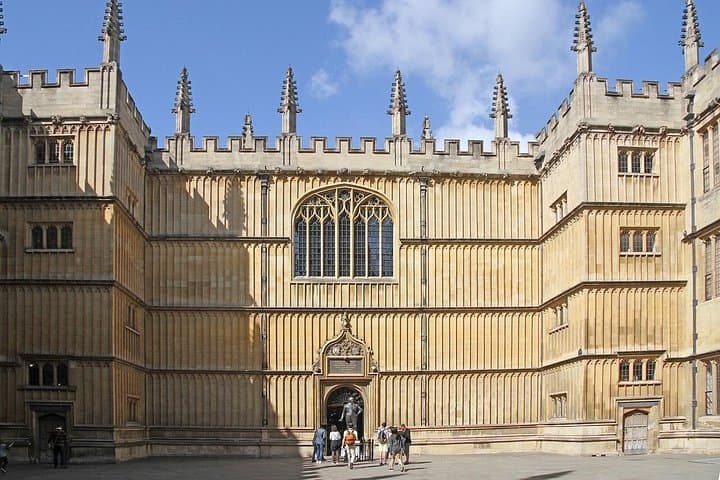 Oxford Day Tour from London: Private Transport, Bodleian Entry & Ex-Student Guide photo 2