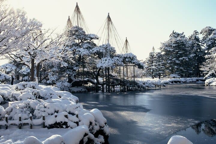 Private Kanazawa Personalized Guided Tour — Kenrokuen, Omicho Market & Custom City Walks photo 4