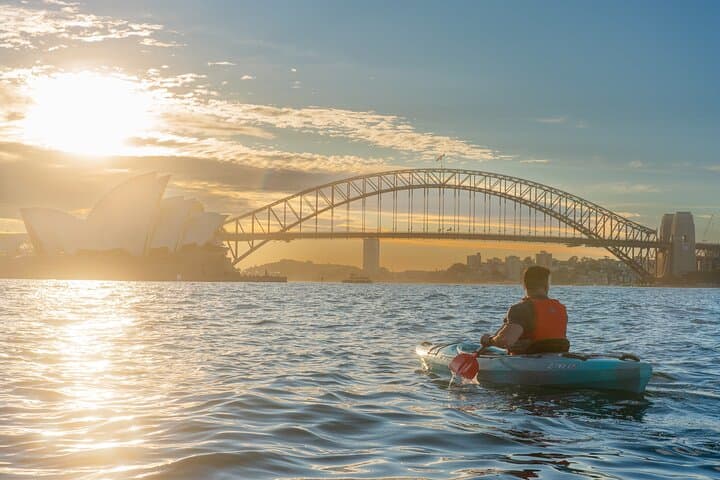 LED Kayak Sunrise Tour: Paddle the Sydney Opera House & Harbour Bridge