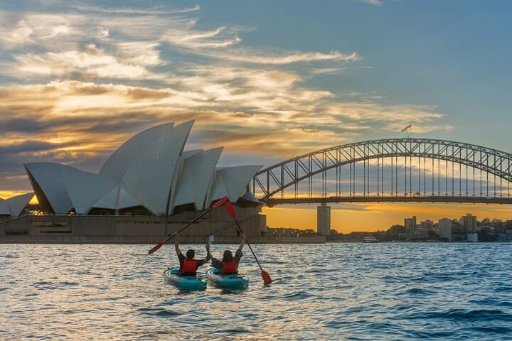 LED Kayak Sunrise Tour: Paddle the Sydney Opera House & Harbour Bridge photo 2