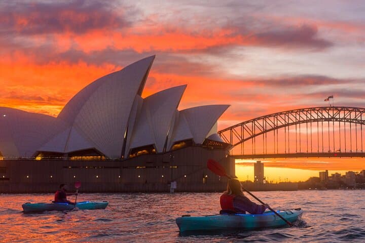 LED Kayak Sunrise Tour: Paddle the Sydney Opera House & Harbour Bridge photo 4