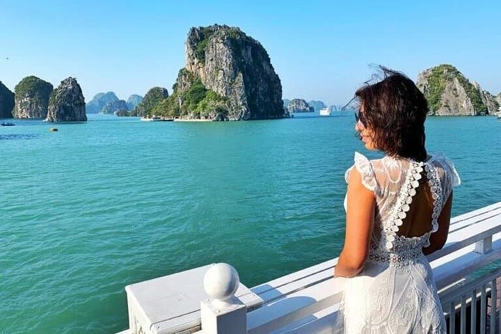 Bai Tu Long Bay 2-Day Overnight Cruise from Ninh Binh: Kayak, Cave & Seaview Cabin photo 3