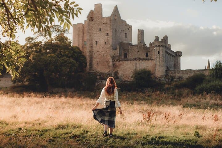 Edinburgh Romantic Photo Shoot: Private Couples Photography in Old Town photo 4