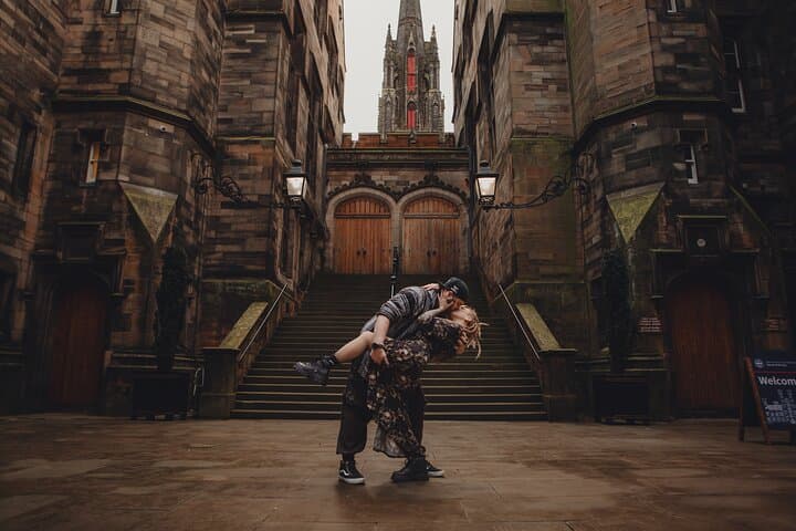 Edinburgh Romantic Photo Shoot: Private Couples Photography in Old Town photo 3