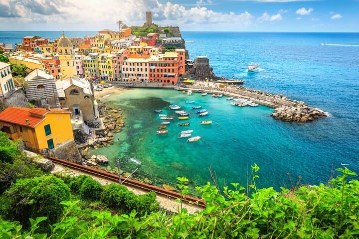 Private Cinque Terre Day Tour — Manarola, Vernazza, Riomaggiore & Monterosso photo 2
