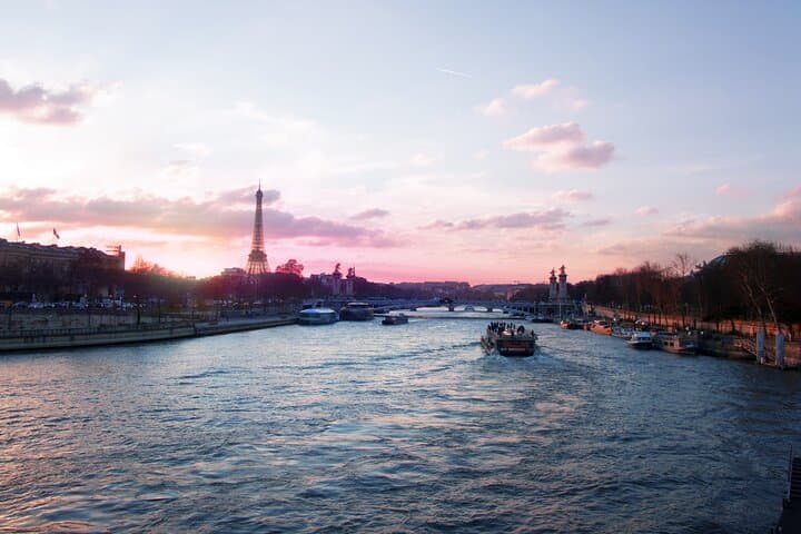 Seine River Dinner Cruise from Eiffel Tower — Bateaux Parisiens Bistro Parisien Experience photo 2