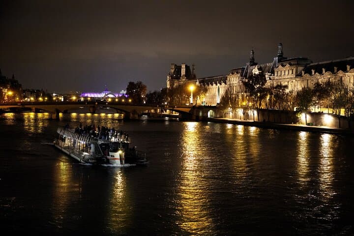 Seine River Dinner Cruise from Eiffel Tower — Bateaux Parisiens Bistro Parisien Experience photo 6