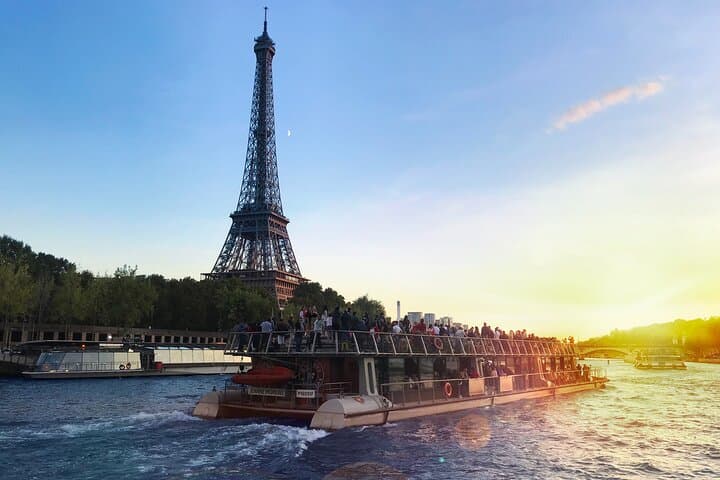 Seine River Dinner Cruise from Eiffel Tower — Bateaux Parisiens Bistro Parisien Experience photo 4
