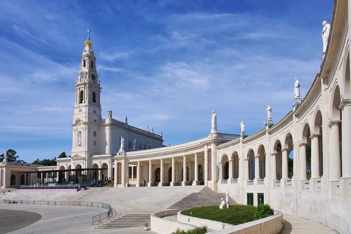 Day Tour from Lisbon: Sanctuary of Fátima, Óbidos, Batalha & Nazaré