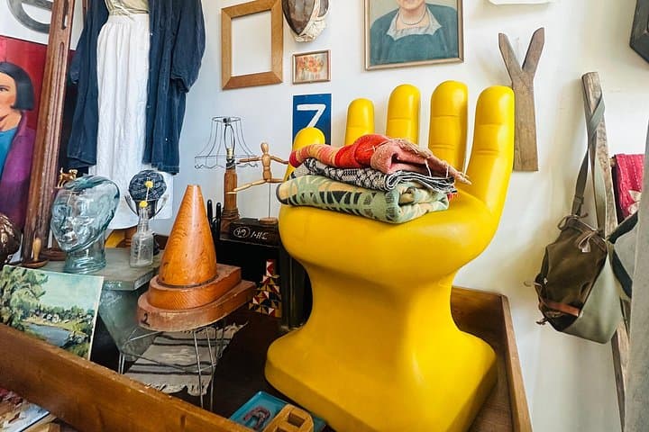 Philly Retro Route: Vintage Shopping & Food Walking Tour in Old City photo 4