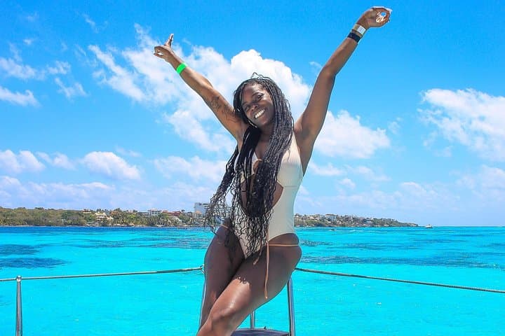 Cancun Catamaran Party to Isla Mujeres — Snorkel, Beach Club & Open Bar photo 3