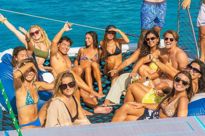 Aloha Hour Sail on Hāwea Catamaran — Waikiki 90-Minute Happy Hour Cruise