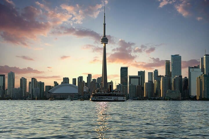 Best Downtown Toronto Walking Tour: Hidden Gems, Harbourfront & St. Lawrence Market