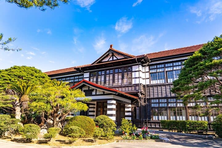 One-Way Scenic Bus from Fukuoka to Miyajima: 2-Day Yamaguchi Highlights