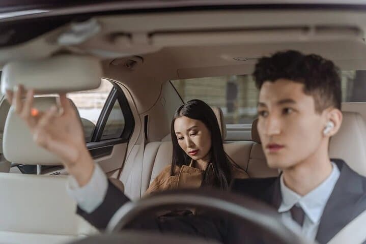 Luxury Private Transfer from Abu Dhabi to Dubai Chauffeur Service photo 4