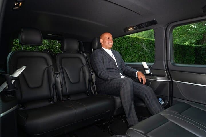 Luxury Private Transfer from Abu Dhabi to Dubai Chauffeur Service photo 5