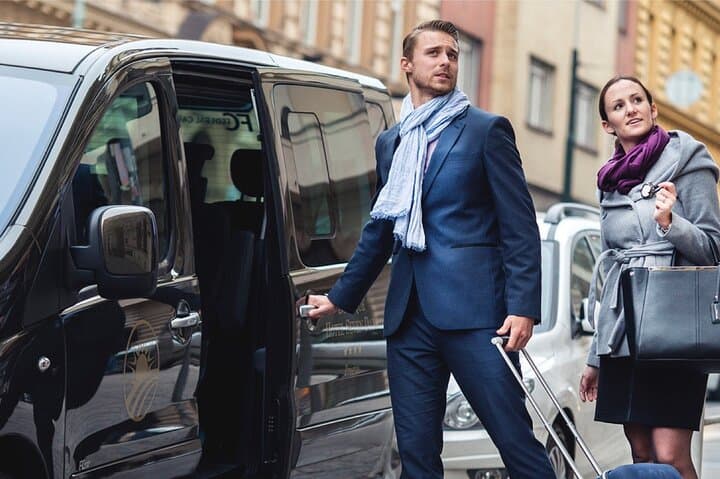 Luxury Private Transfer from Abu Dhabi to Dubai Chauffeur Service photo 6